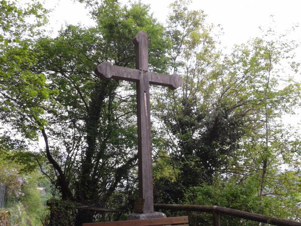 Cross
