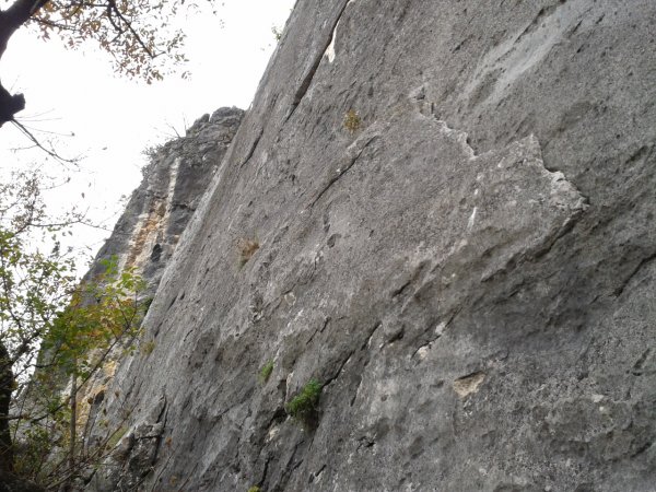 Climbing wall Bus de la Stria
detail of climbing routes