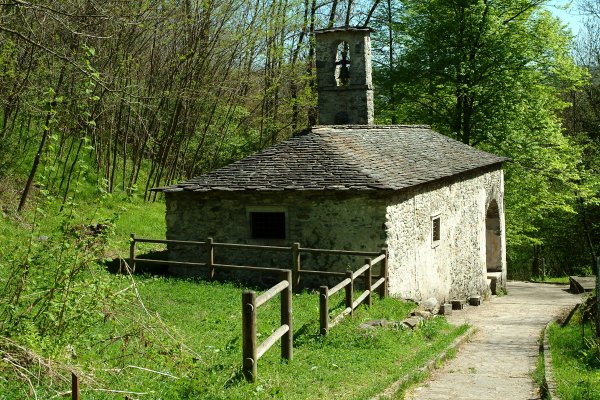 Church of S. Giulio
and fountain