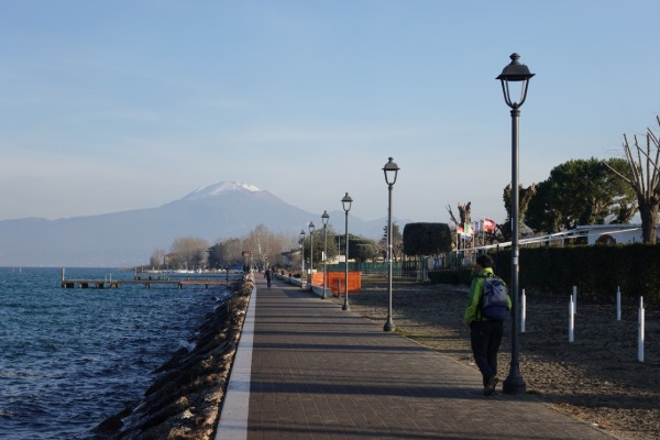 Lungolago
tra Peschiera e Lazise