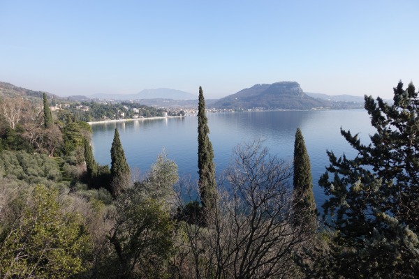 Panorama verso Garda
dalle pendici di Monte Bre