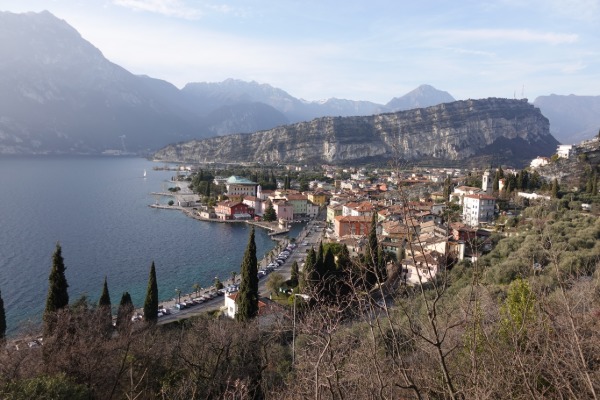 Vista su Torbole
scendendo dal Parco delle Busatte