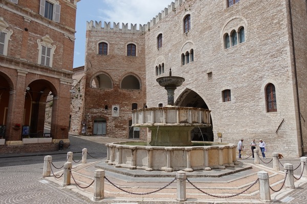 Fabriano
Piazza del Comune