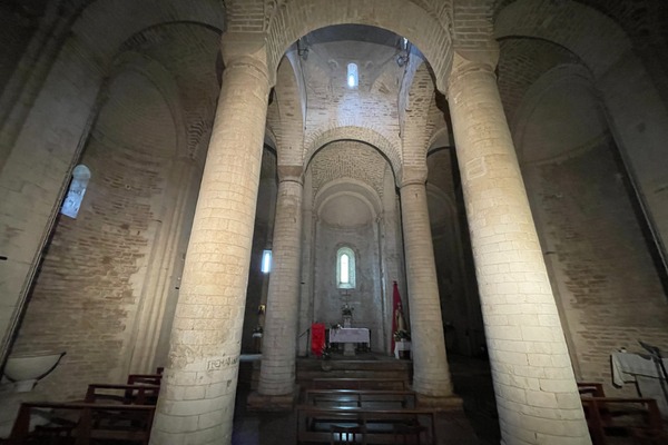 San Vittore delle Chiuse
interno dell'abbazia