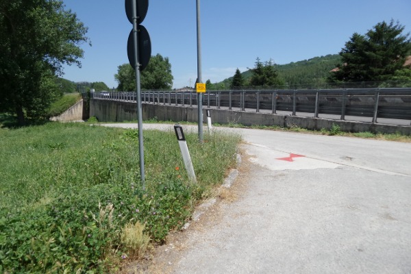 Fork
to the left, and underpass