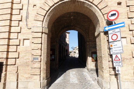 Cupramontana
Portale del Palazzo Comunale