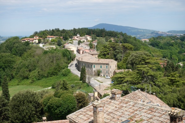 Panorama da Offagna
con Monte Conero