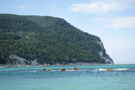 Sirolo, Spiaggia Urbani
vista sul Promontorio del Conero