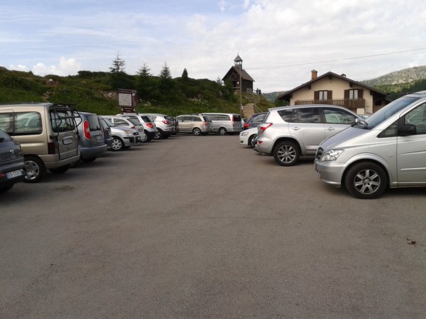 Parking
at Passo Valles