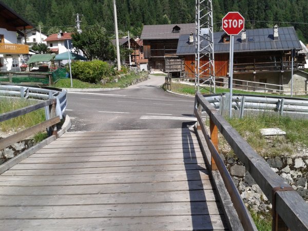 Crossroad
and bridge