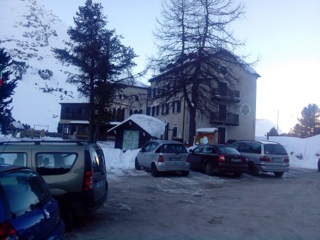 Refuge Forni
and parking