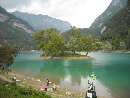 /treks/europe/it/tn/lago-di-garda/riva-del-garda/lago-di-tenno/isolotto.jpg