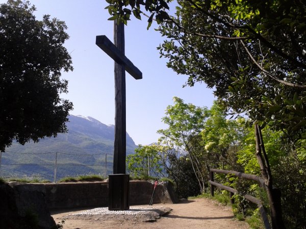 Cross
