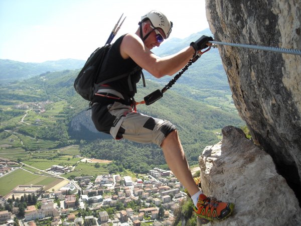 /treks/europe/it/tn/val-d-adige/rovereto/ferrata-marangoni/traverso-esposto.jpg