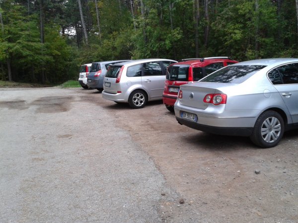 Parking
at Location Le Gorghe