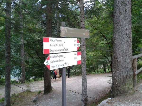 Fork
to Malga Flavona, and Visitor Center