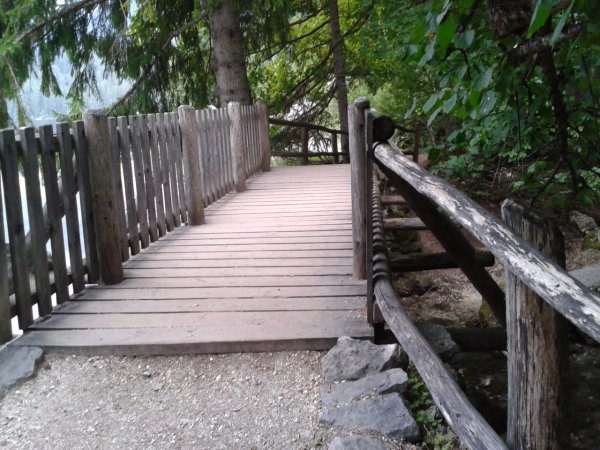 Bridge
on the outlet