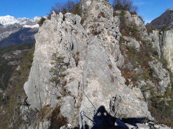 Ridge with cable
