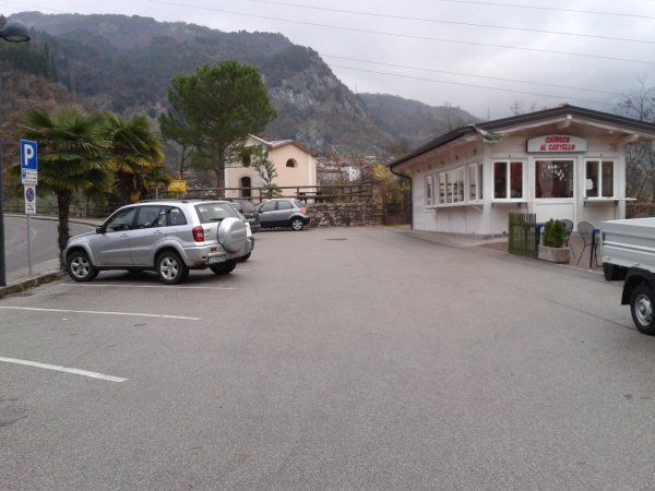 Parking
and pub
