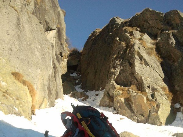 Gully with stuck boulder
