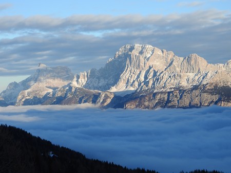 Pelmo e Civetta dai pressi di Passo Valles