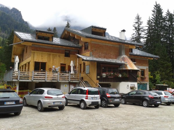 Capanna Cima Comelle
e parcheggio