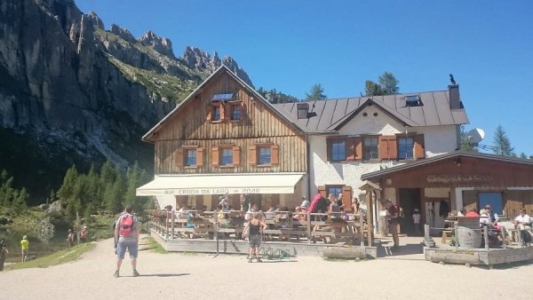 Rifugio Palmieri
o Rifugio Croda da Lago