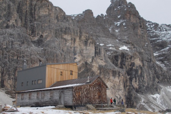 Tribulaunhütte
Rifugio Tribulaun, presso il Lago Sandes