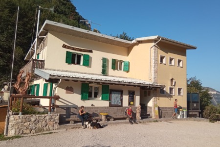 Rifugio Passo Pertica
