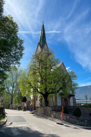 Frangart
Frangarto, chiesa e bivio stradale, a sinistra