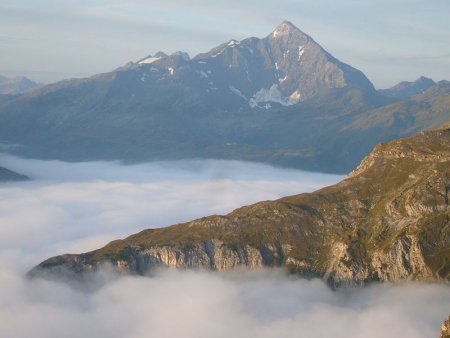 /treks/europe/it/so/alpi-adula/gruppo-tambo/pizzo-tambo.jpg