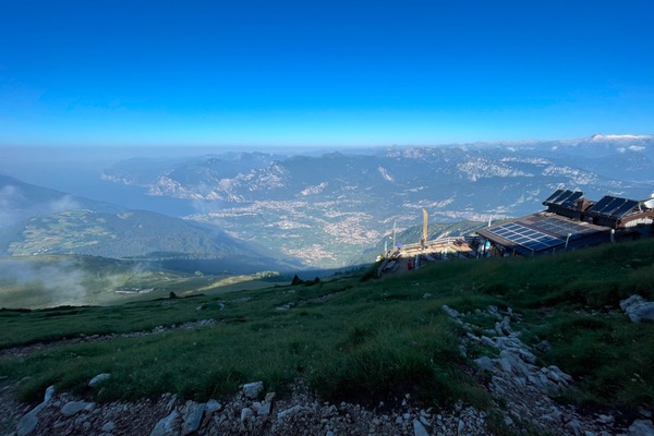 Rifugio Marchietti allo Stivo
e Lago di Garda Rifugio Marchietti allo Stivo
e Lago di Garda