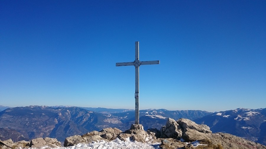 Cima con croce