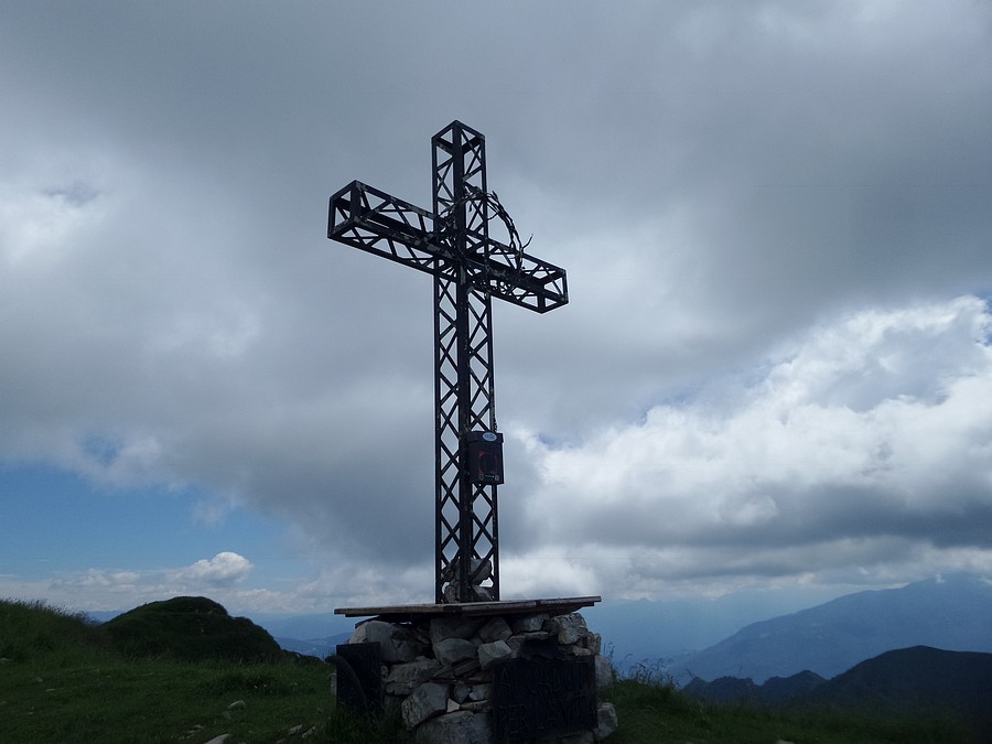 Cima con croce