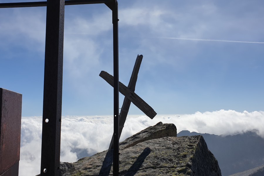 Cima con croce