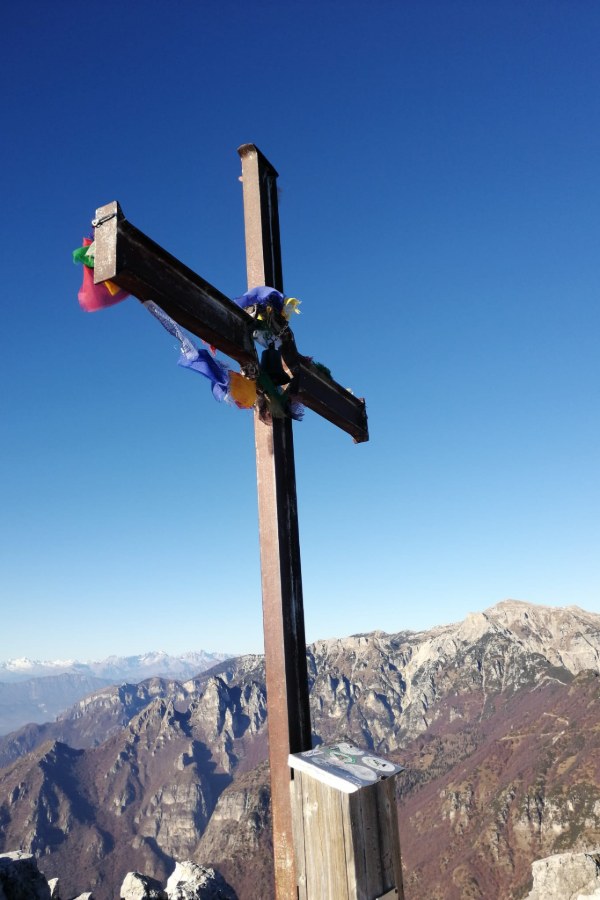Cima con croce