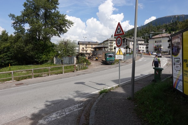 Bivio destra
poi rotonda dritto Bivio destra
poi rotonda dritto