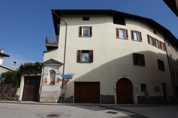 Canzolino
bivio destra Canzolino
bivio destra