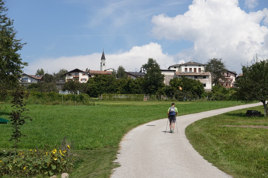 Camminando verso Vigo
lungo l'Altopiano di Piné
