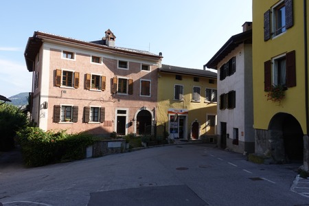 Roncogno
destra
poi incrocio dritto Roncogno
destra
poi incrocio dritto