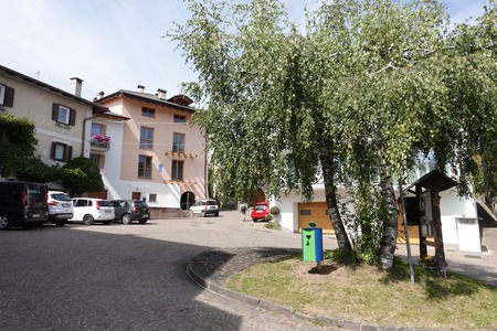 Vigo
bivio destra
poi leggermente sinistra Vigo
bivio destra
poi leggermente sinistra