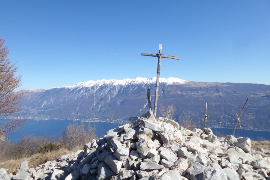 Cima con croce