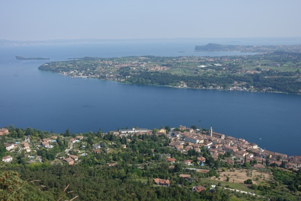 Panorama dalla Corna di Salò
verso Salò, Isola di Garda e Rocca di Manerba