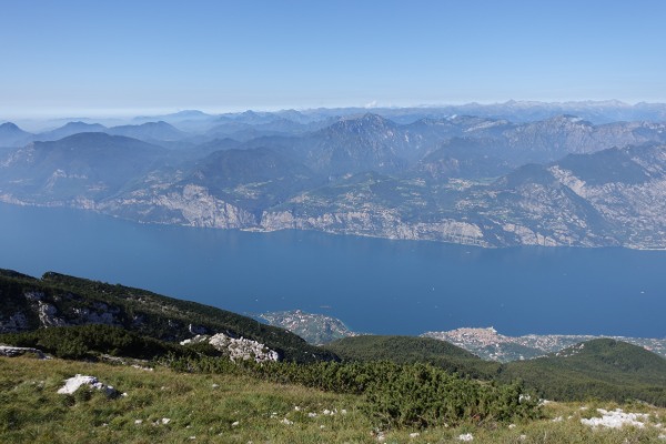 Panorama da Cima delle Pozzette
con Malcesine e Campione