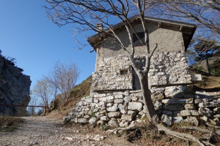 Passo della Rocchetta
e bivio dritti