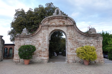 Monte Conero
Badia di San Pietro, portale di ingresso