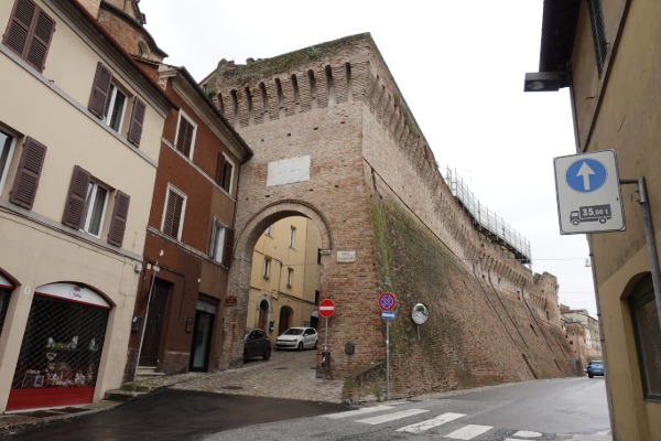 Jesi
Porta Garibaldi