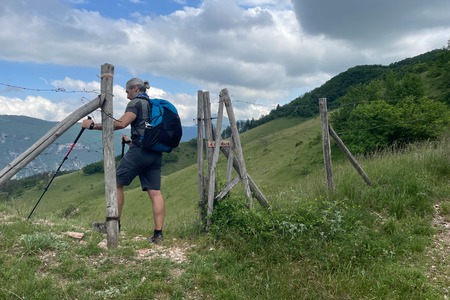 Bivio leggermente sinistra
o tutto a sinistra per Monte Valmontagnana