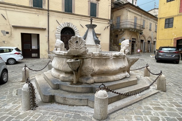 Serra San Quirico
Piazza della Libertà