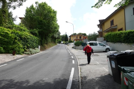 Salendo
verso il centro di Polverigi